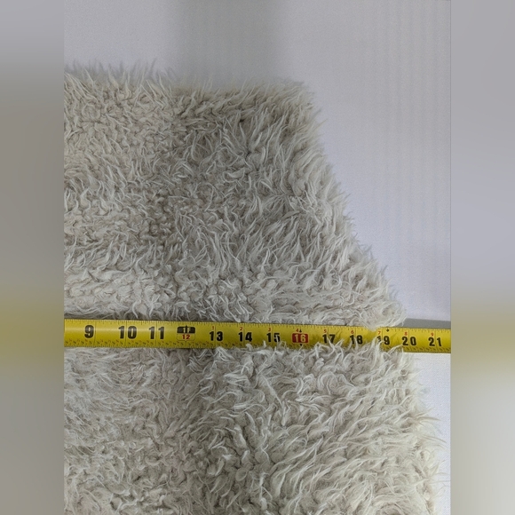 ASHLEY BY 26 INTERNATIONAL Cream HOODED FAUX FUR SHERPA VEST GLAM SIZE S - Picture 8 of 9